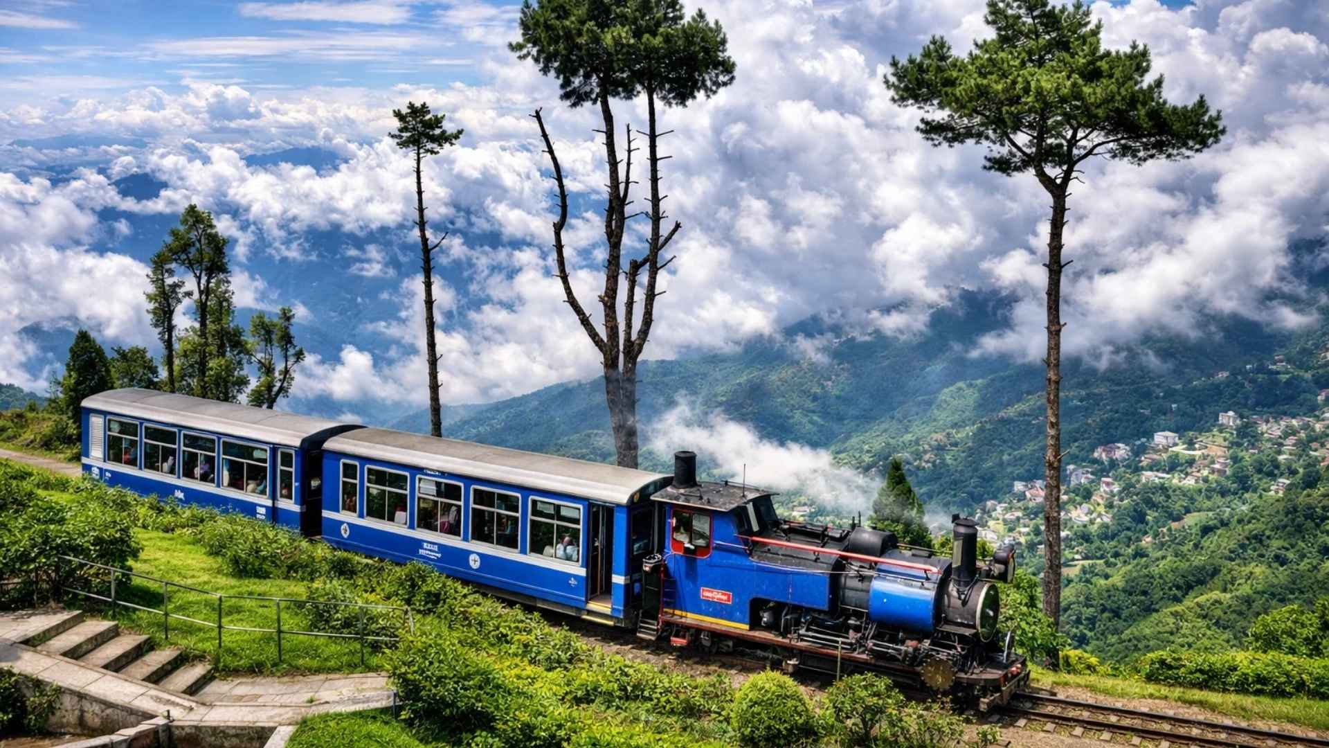 Darjeeling – Toy Train, Train Friendly Destinations In India, best places to visit by train, best places to visit in india by train, best train travel destinations, best places to visit in summer in india by train, best places to visit by train in india