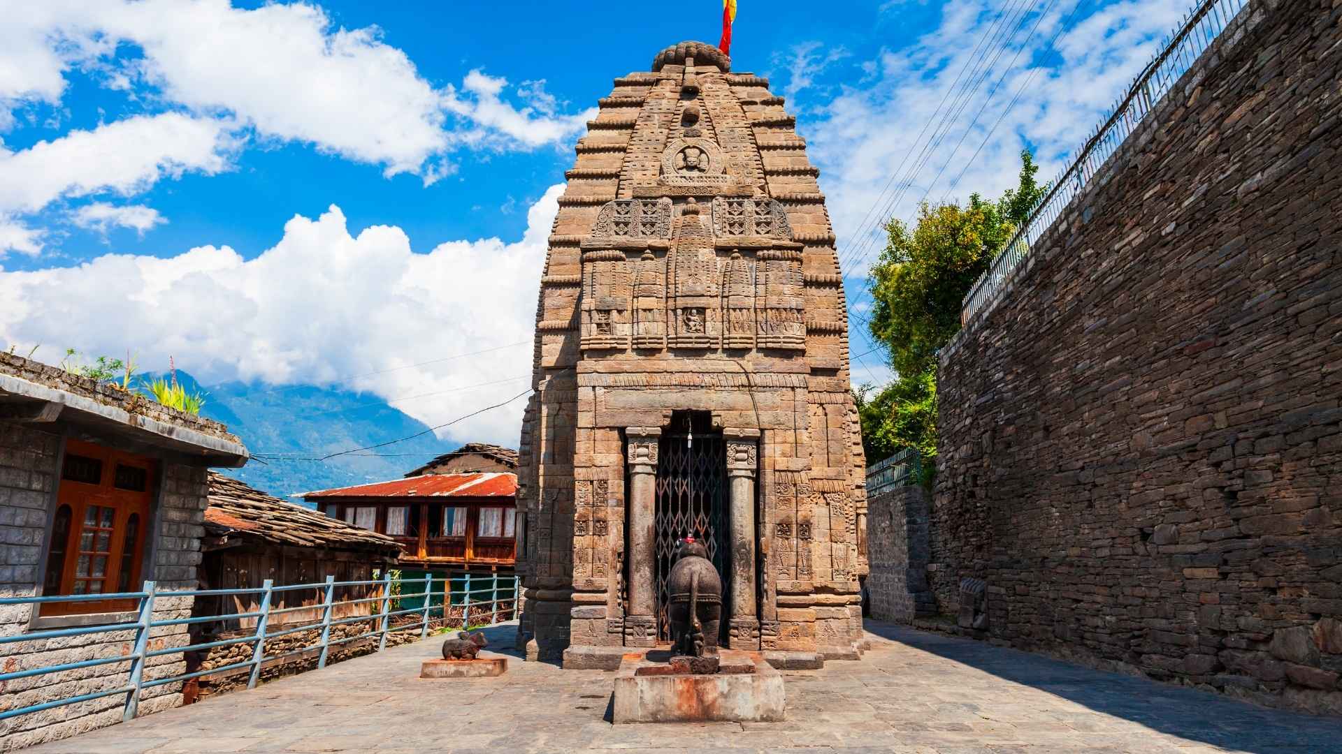 Explore Naggar