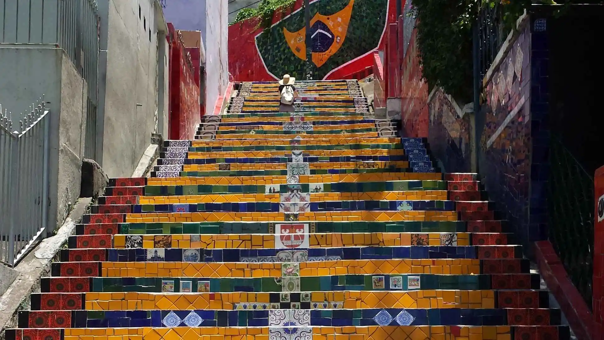 Head to the Selarón Steps