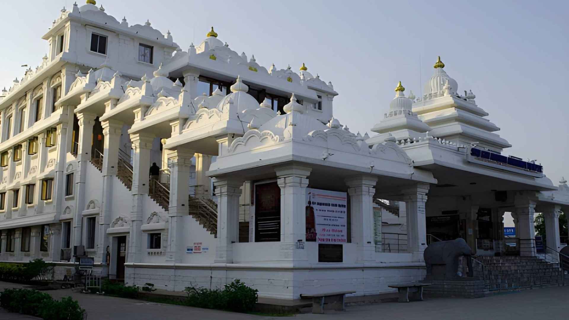 Iskcon Temple in Chennai, famous temples in Chennai, Sri Sri Radha Krishna Mandir, Krishna temples in Chennai 