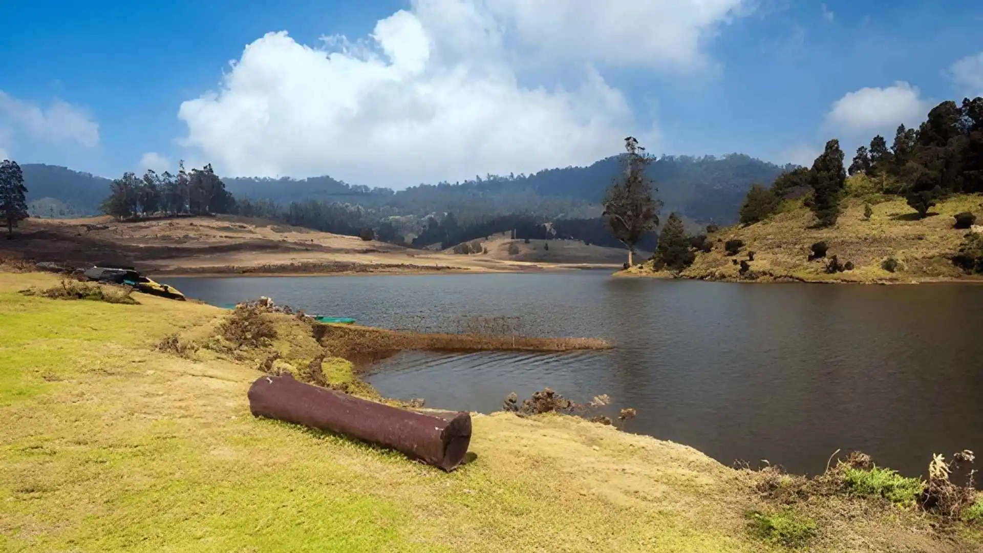 Mannavanur Lake in Kodaikanal