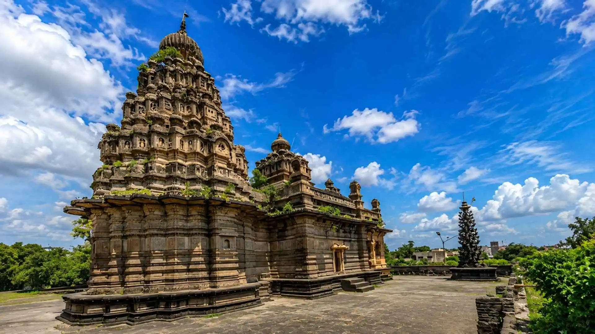 Sanghameshwar Mandir temple in Saswad